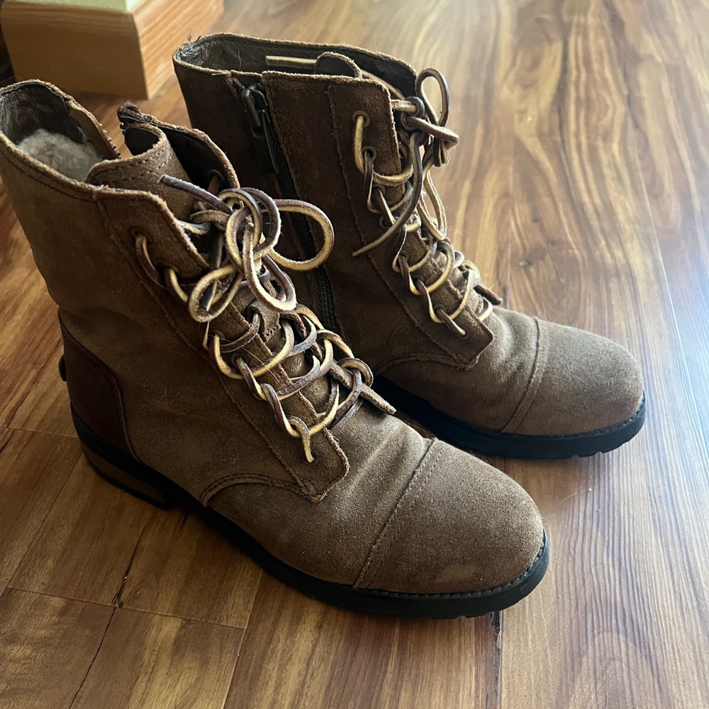 Ugg kilmer boots sz 9